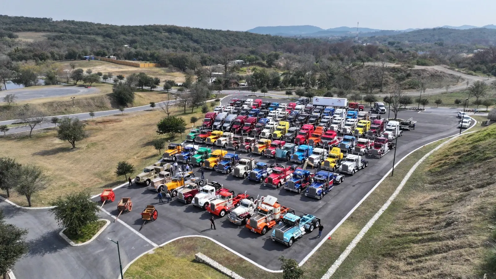Tracto Clásicos NL — American Truck Historical Society